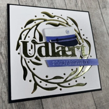 Dies Made With Love Wreath with splats