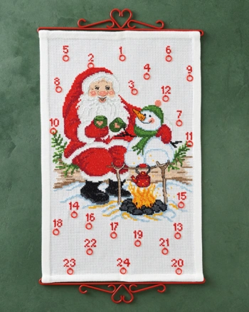 Julekalender broderi Julemand & Snemand ved bål, 38x59cm