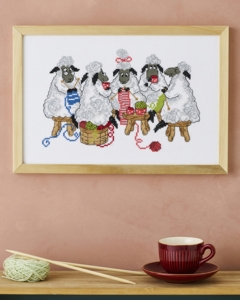 Broderi billede, 30x20cm, Får der strikker