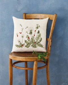 Broderi pude Mariehøns i mælkebøtte 40x40cm